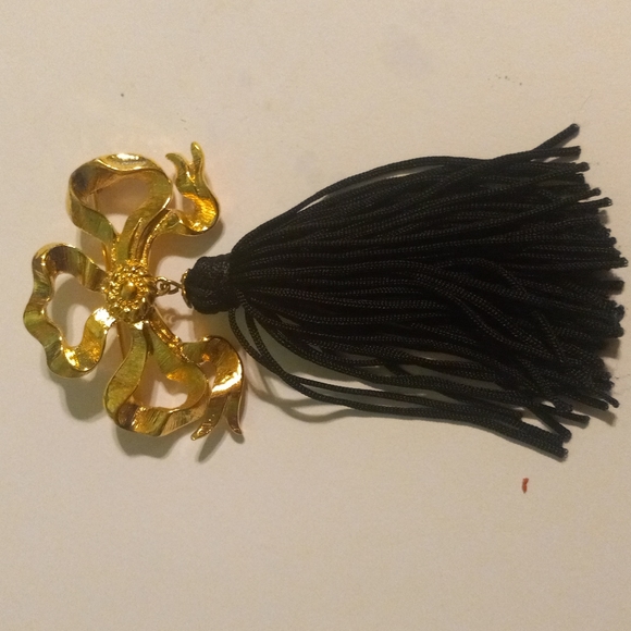 2 nice pins - Picture 2 of 5